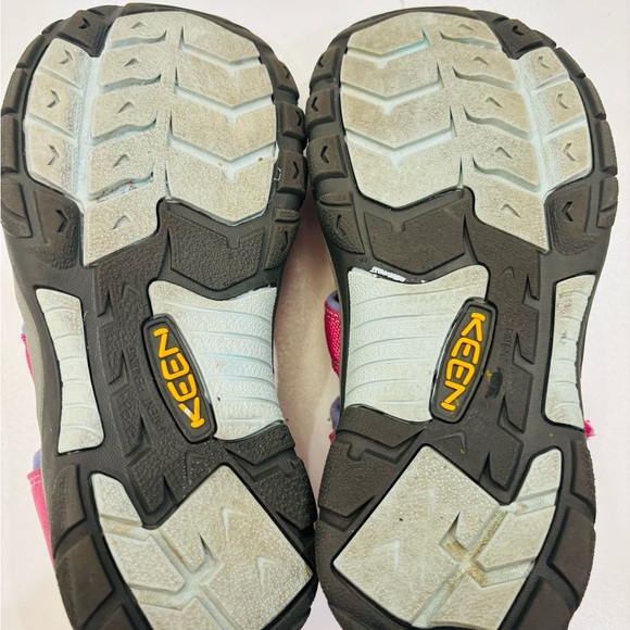 Keen Kids' Fuchsia and Black Outdoor Sandals Mint Condition Size 4 Big Girl - Picture 7 of 11